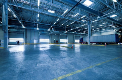 A massive warehouse for rent at Ikot Ekpene Road, Uyo