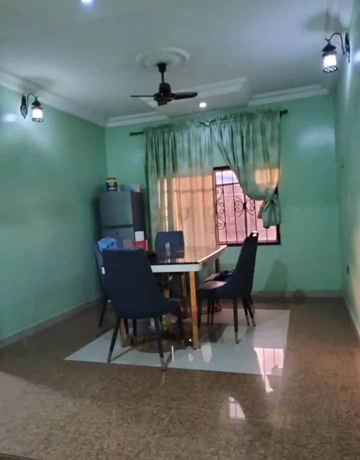 5 BEDROOM  BUNGALOW Sales OFF ORON ROAD  OPPOSITE SHELTER AFRIQUE UYO