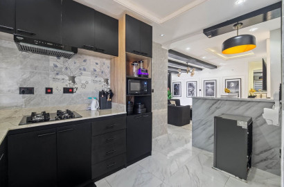 A Spacious Luxury 1 bedroom with PS5, 2 Balconies & Private Golf Area